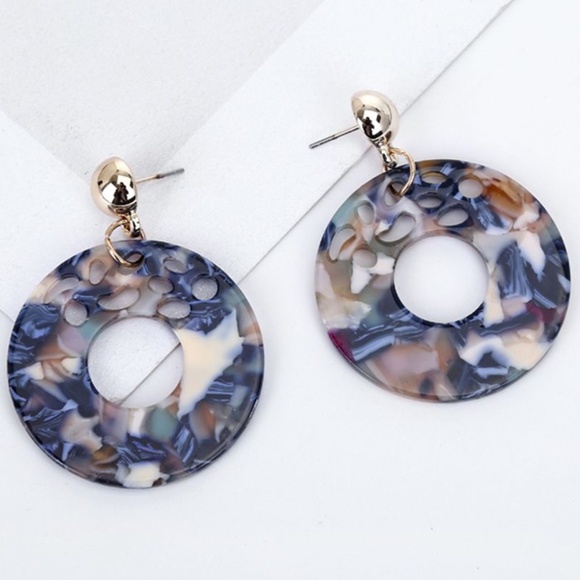 **ALAYNA* Blue Fashion Dangle Acrylic Earrings - Picture 1 of 2